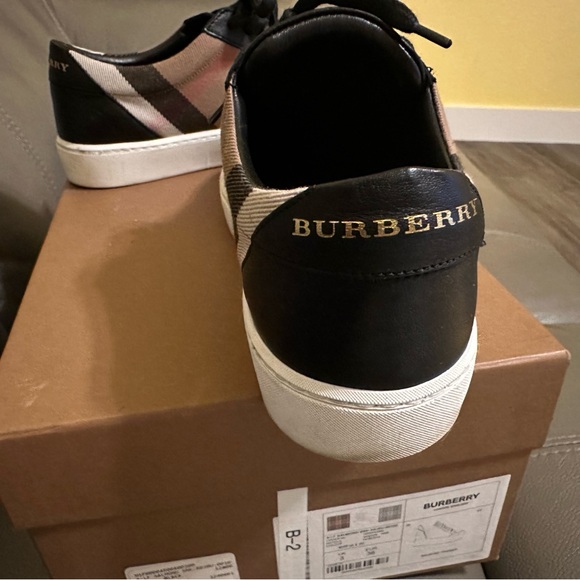 Burberry shoes size 6 leather in good shape! - Picture 1 of 6